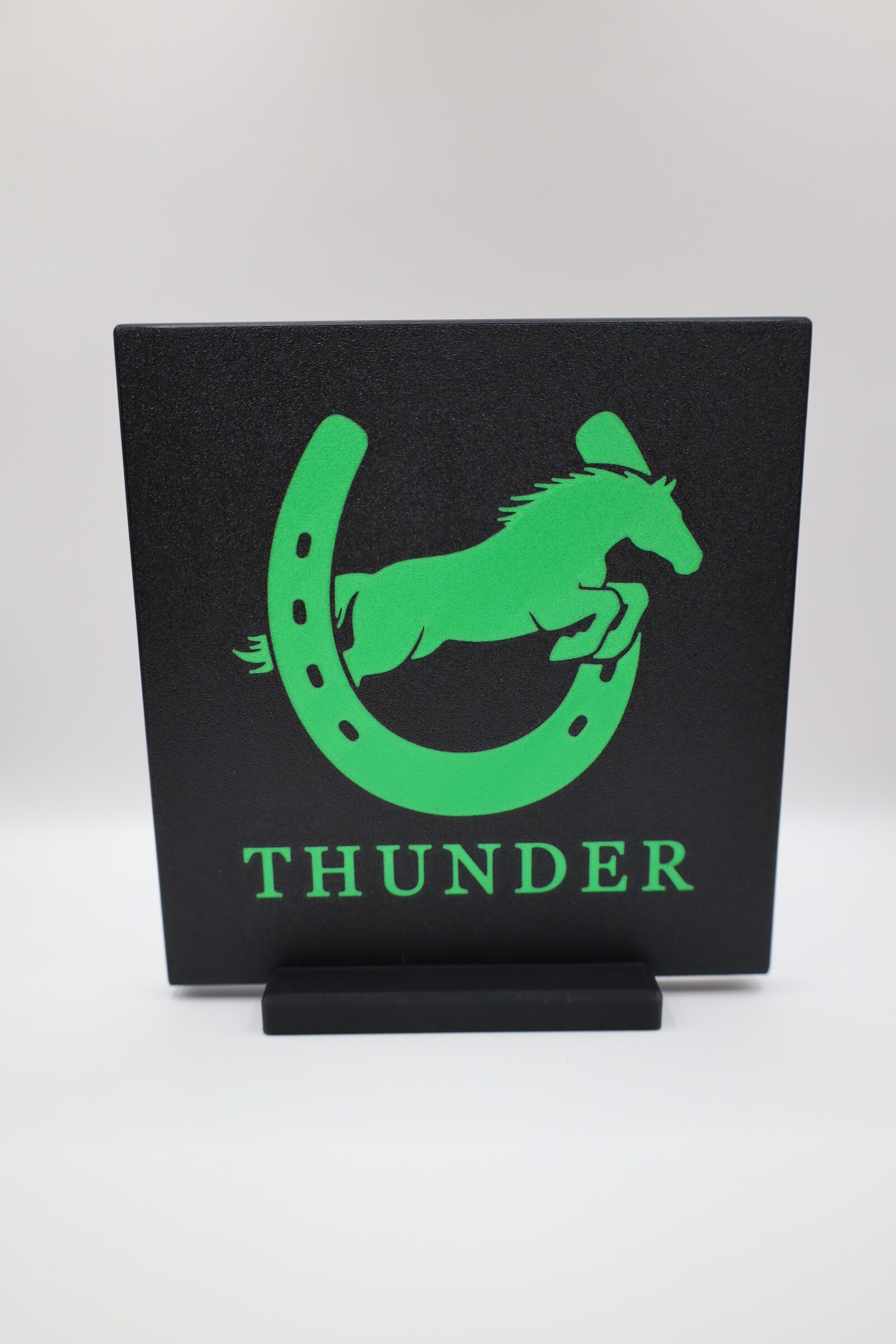 Springpferd-Aufsteller Personalisiert – Detailansicht 2 Springpferd-Aufsteller Personalisiert aus dem 3D-Druck – Detailansicht 2